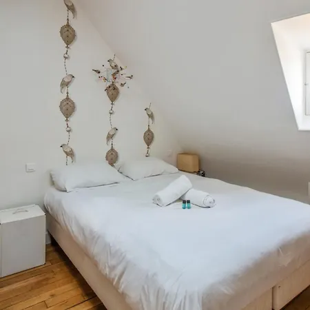 Artistic Flat With An Incredible View Close To Eiffel Tower - Welkeys